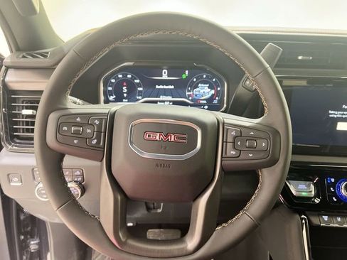 Used 2025 GMC Sierra 2500 AT4 image 10