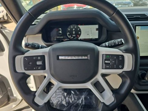 Used 2025 Land Rover Defender 110 S image 22