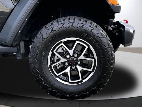 Certified 2024 Jeep Wrangler Unlimited Rubicon w/ Convenience Group image 32