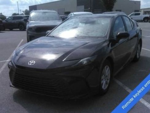 Used 2025 Toyota Camry LE FWD image 6
