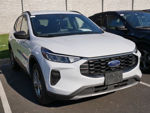 Used 2025 Ford Escape ST-Line AWD/4WD image 3