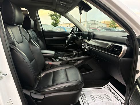 Used 2025 Kia Telluride S AWD/4WD image 12