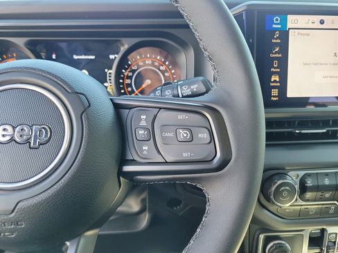 Used 2025 Jeep Wrangler Unlimited Rubicon w/ XTREMEE 35" Tire Package image 22