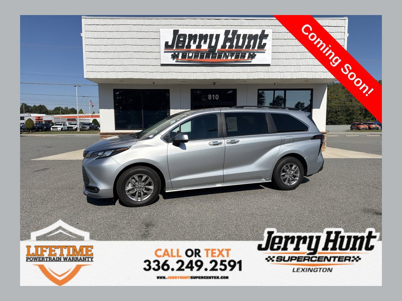 Used 2025 Toyota Sienna XLE FWD image 1