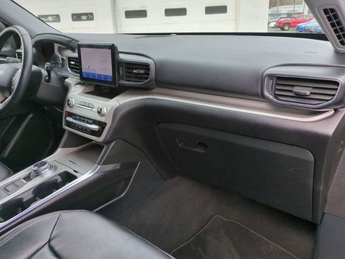 Used 2021 Ford Explorer XLT w/ Equipment Group 202A AWD/4WD image 28