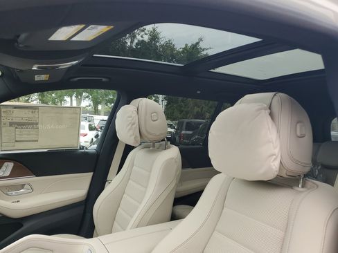 New 2026 Mercedes-Benz GLS 580 4MATIC image 26