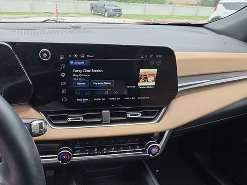 Used 2025 Chevrolet Equinox ACTIV w/ Safety and Technology Package FWD image 25