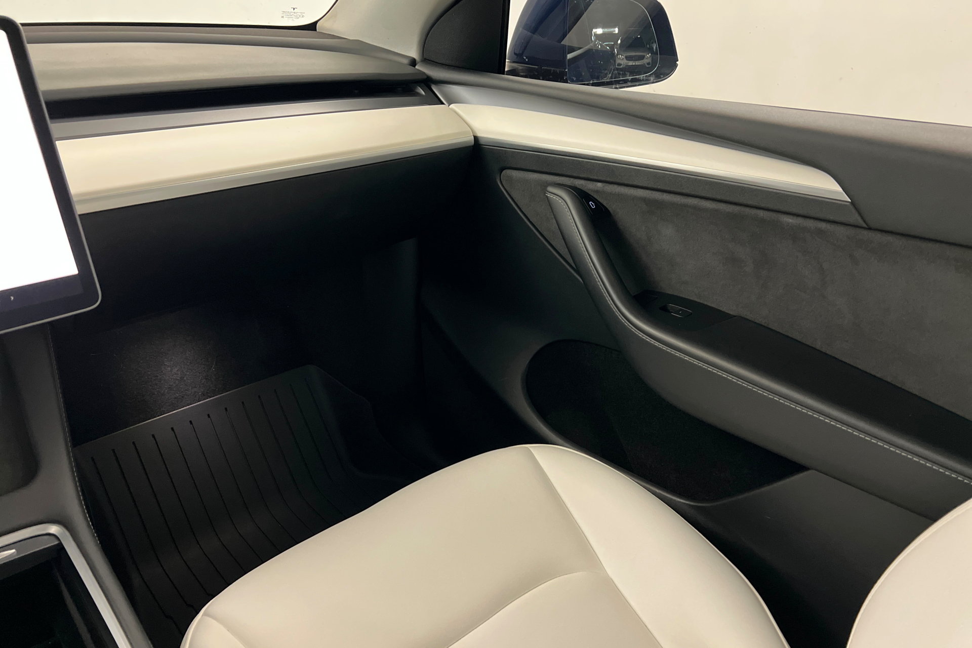 Used 2023 Tesla Model Y Performance AWD/4WD image 11