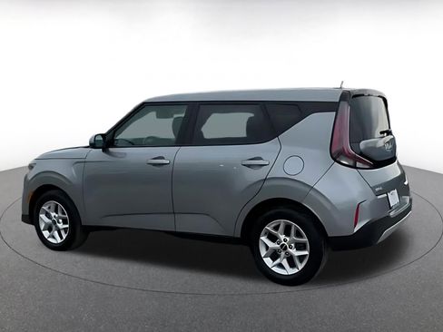 Used 2025 Kia Soul LX w/ LX Technology Package image 10