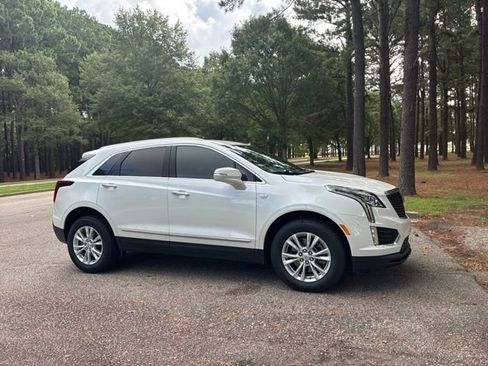 Used 2023 Cadillac XT5 Luxury FWD image 2