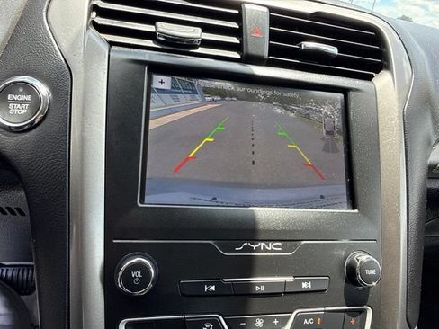 Used 2019 Ford Fusion SE FWD image 15