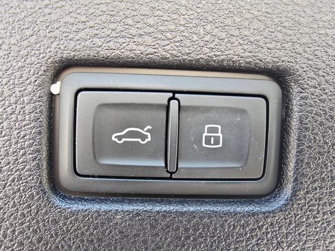 Used 2021 Audi Q8 Premium Plus AWD/4WD image 18