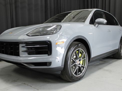 New 2026 Porsche Cayenne E-Hybrid AWD/4WD image 8