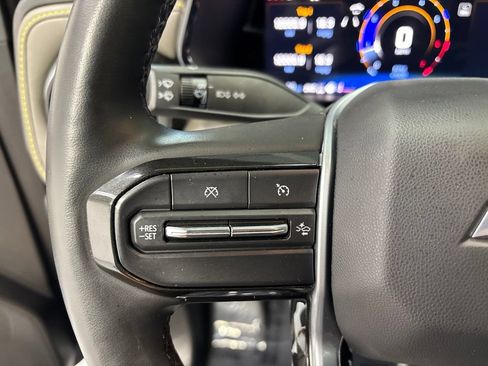 Used 2025 Chevrolet Colorado ZR2 w/ Technology Package AWD/4WD image 13