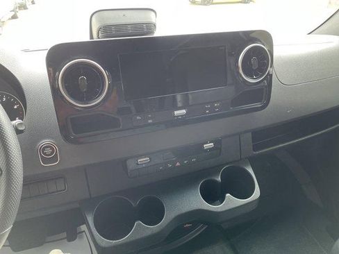 Used 2025 Mercedes-Benz Sprinter 2500 image 15