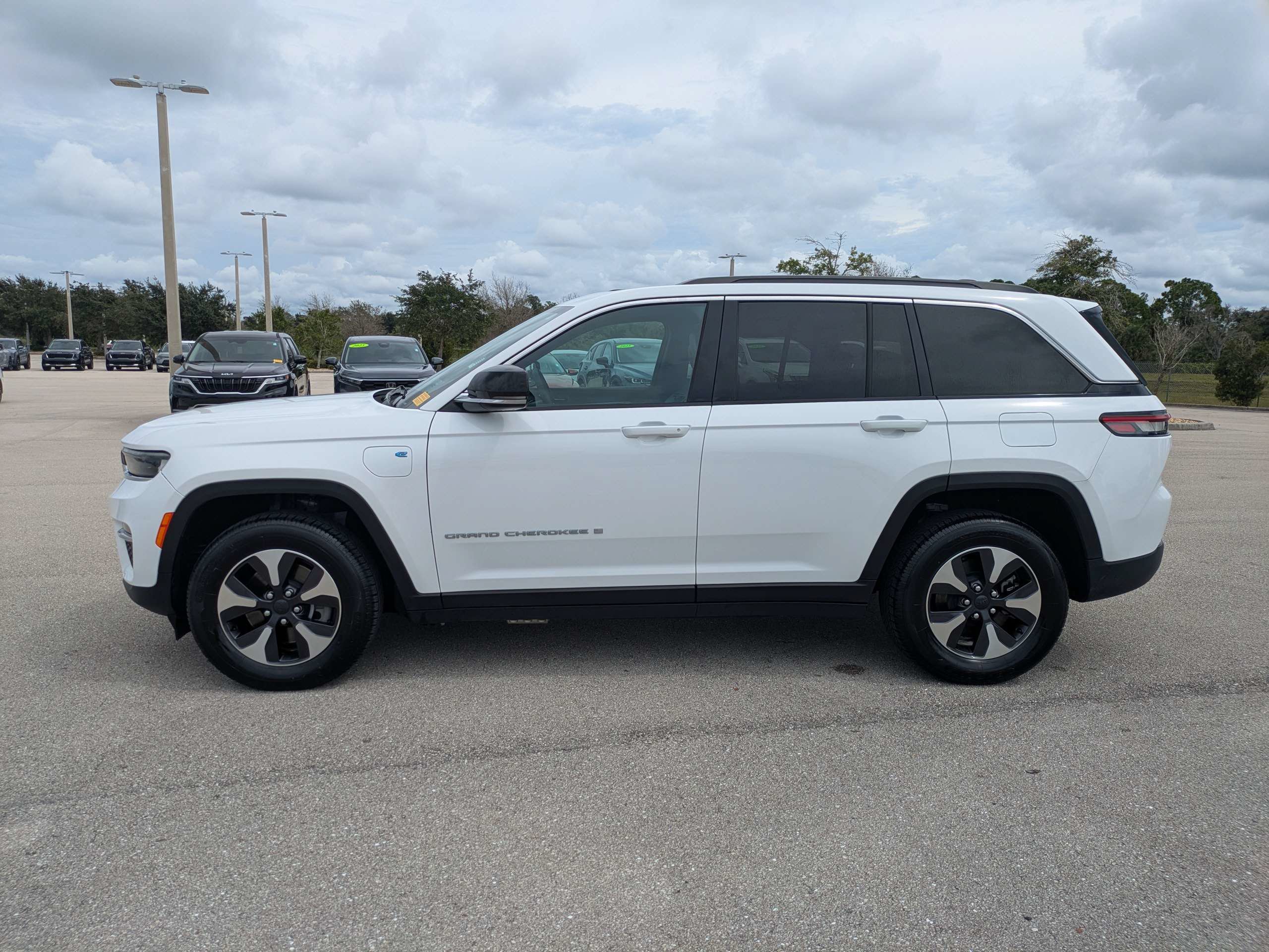Used 2024 Jeep Grand Cherokee Limited 4xe AWD/4WD image 7