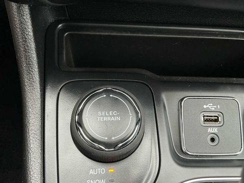 Used 2021 Jeep Cherokee Limited image 43