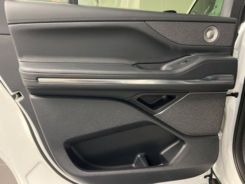 New 2026 Lincoln Navigator L Reserve image 40