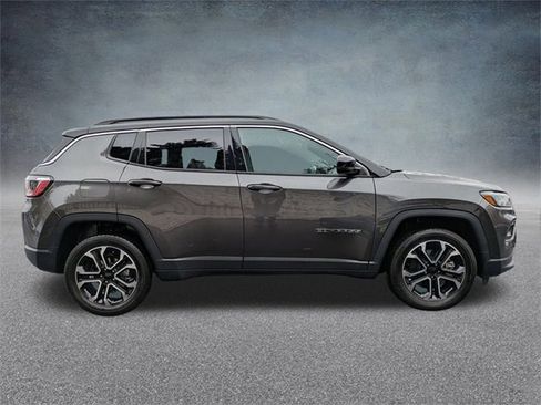 Certified 2023 Jeep Compass Limited image 3