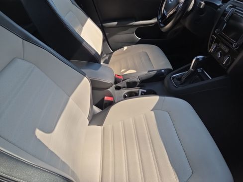 Used 2016 Volkswagen Jetta Sport image 6