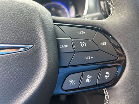 New 2025 Chrysler Pacifica Limited image 47