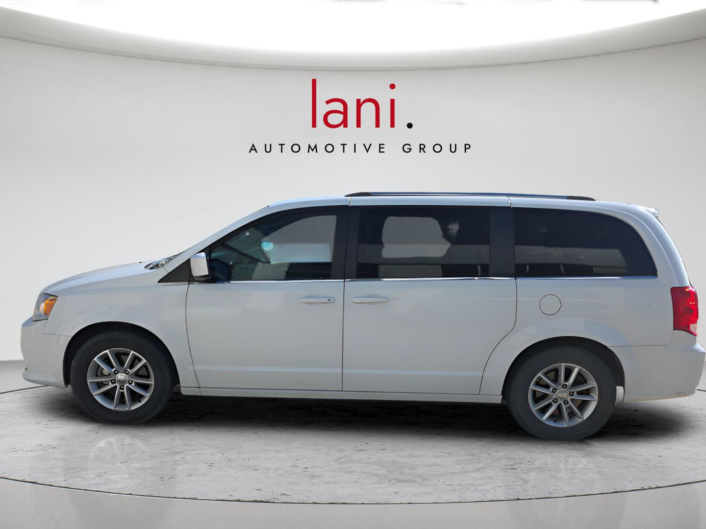 Used 2019 Dodge Grand Caravan SXT FWD image 9