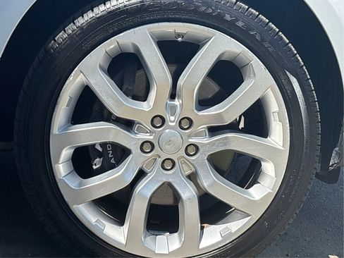 Used 2018 Land Rover Range Rover Long Wheelbase Autobiography image 32