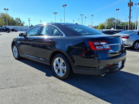 Used 2017 Ford Taurus SE image 6