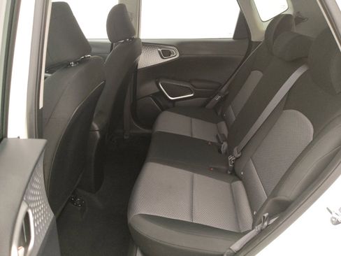 Used 2025 Kia Soul LX w/ LX Technology Package FWD image 18