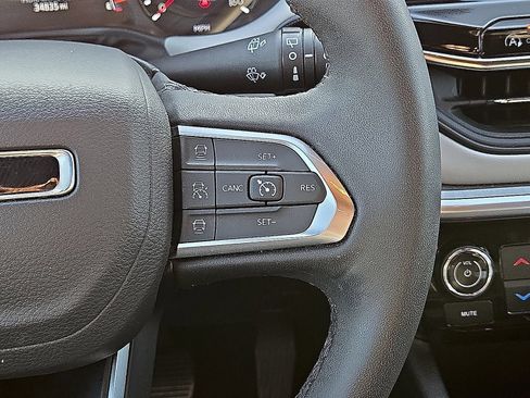 Used 2025 Jeep Compass Limited AWD/4WD image 19
