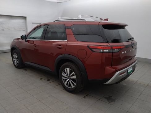 Used 2022 Nissan Pathfinder SL FWD image 3