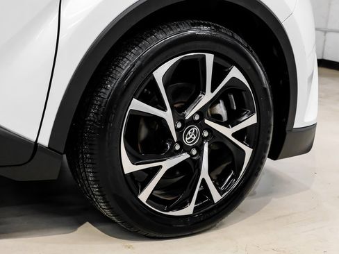 Used 2019 Toyota C-HR XLE image 61
