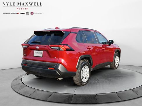 Used 2020 Toyota RAV4 LE FWD image 16