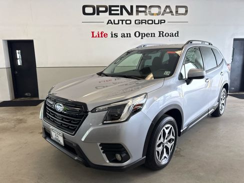 Used 2022 Subaru Forester Premium AWD/4WD image 2