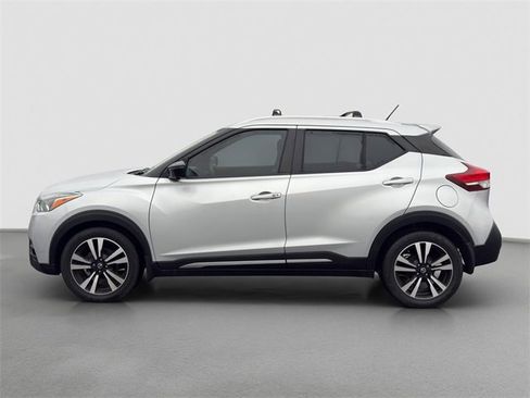 Used 2018 Nissan Kicks SR w/ Exterior Package image 3