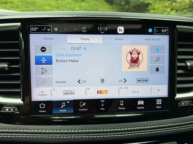Used 2025 Chrysler Pacifica Limited FWD image 26