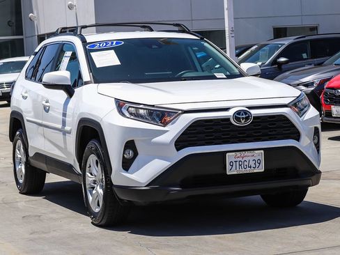 Used 2021 Toyota RAV4 XLE w/ Carpet Mat Package (TMS) FWD image 3