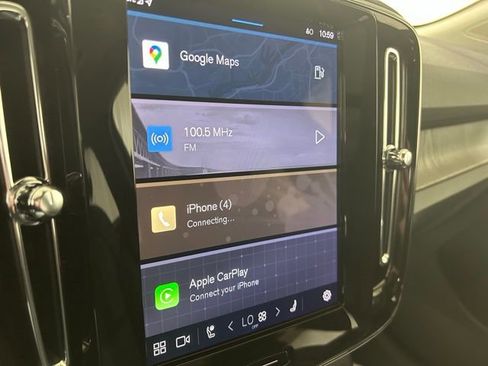 Used 2025 Volvo XC40 B5 Core image 17