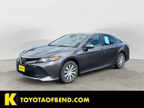 Used 2020 Toyota Camry LE FWD image 1