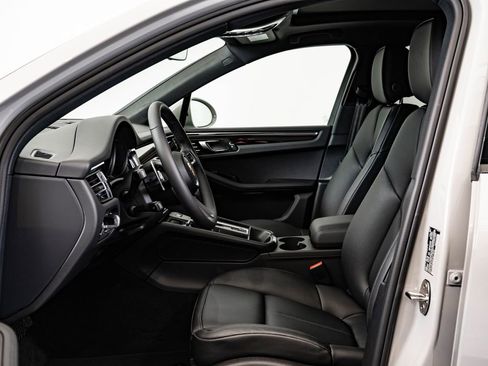 New 2026 Porsche Macan AWD/4WD image 5