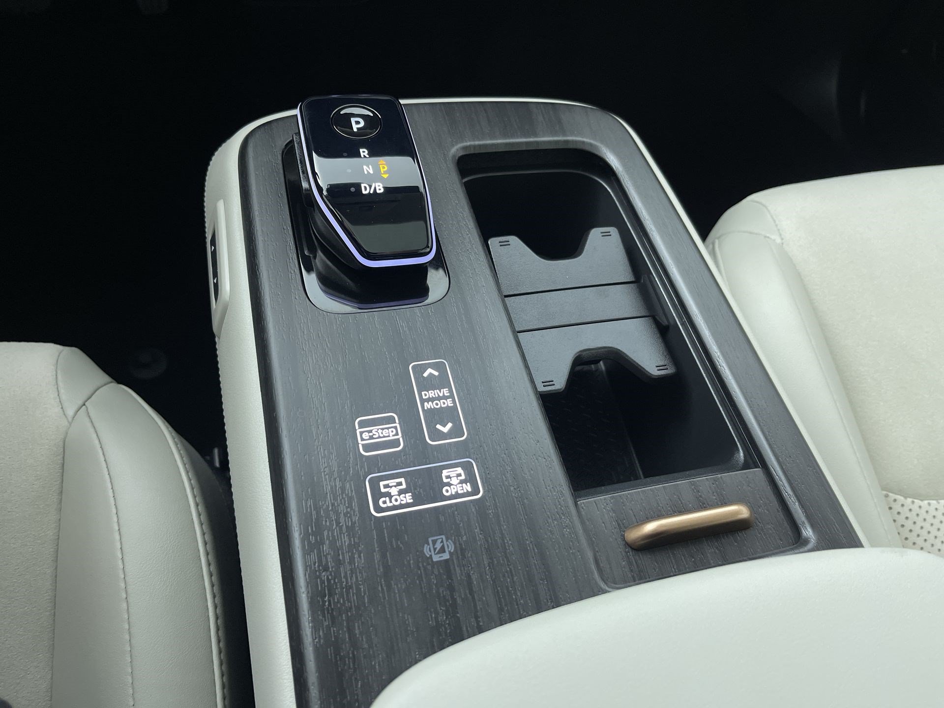 Certified 2024 Nissan Ariya AWD image 22