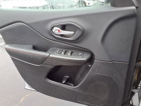 Used 2015 Jeep Cherokee Trailhawk w/ Comfort/Convenience Group image 19