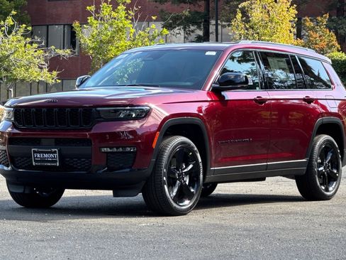 New 2025 Jeep Grand Cherokee L Limited w/ Black Appearance Package image 7