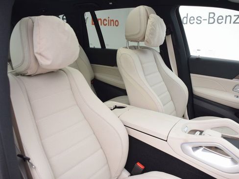 New 2026 Mercedes-Benz GLS 580 4MATIC image 16