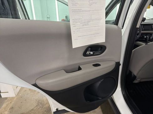 Used 2016 Honda HR-V LX image 4