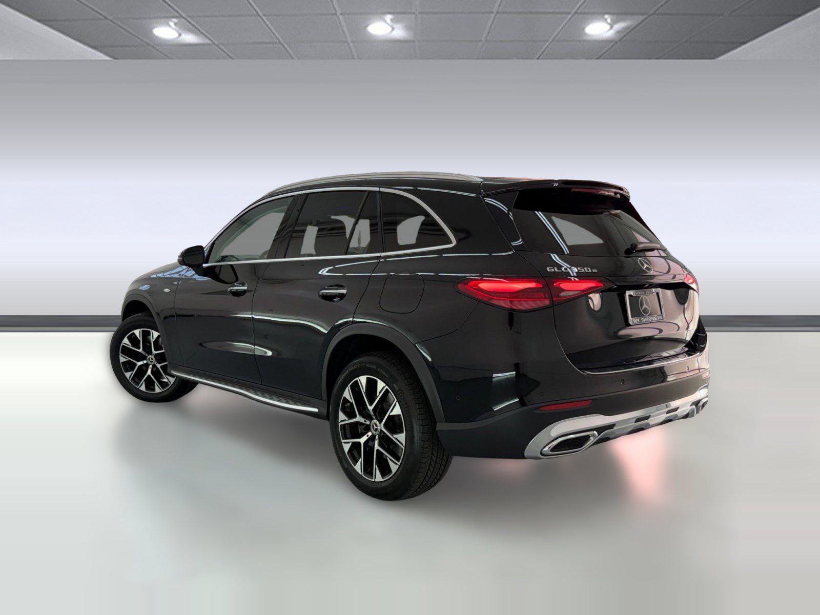 Used 2025 Mercedes-Benz GLC 350e 4MATIC image 3