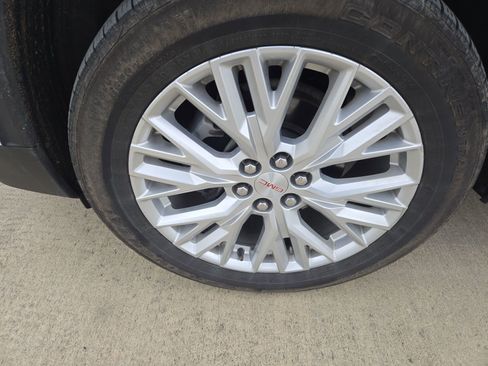 Used 2024 GMC Acadia Elevation image 10