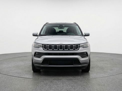 Used 2025 Jeep Compass Limited image 2