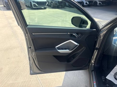 Certified 2025 Audi Q3 2.0T Premium w/ Convenience Package AWD/4WD image 10