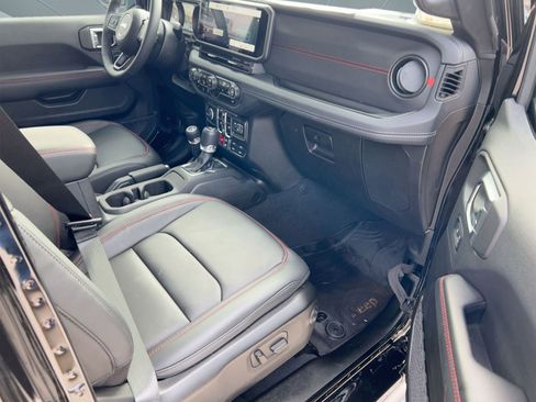 Used 2025 Jeep Wrangler Unlimited Rubicon w/ Convenience Group image 5